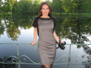 Gunda i vakre omgivelser på Drottningholm Slott i 2010 (Foto fra Gunda's private samling)